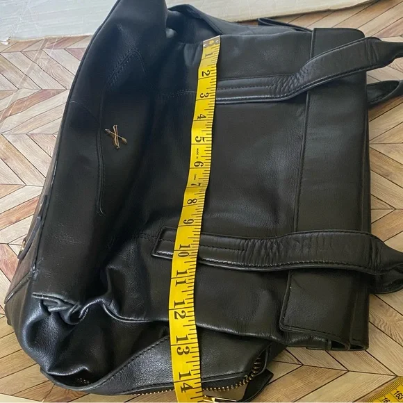 Pour la Victoire leather handbag